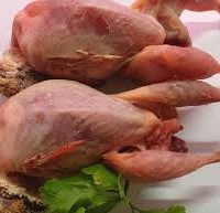 Caille farcie en deux cuissons (l’une confite, l’autre en ballottine), petits pois à la française, mousseline de carottes à l’orange,  jus réduit monté à l’huile de noix