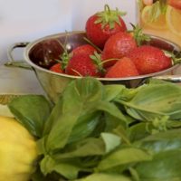 Pavlova revisitée, fraises et citron, sorbet fraise basilic